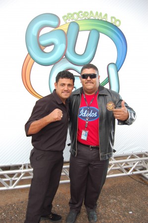 Cobra junto com companheiro do Idolos